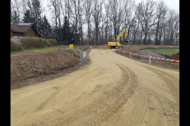 Bagger beim Bau der Deutschland-Leitung im Gemeindegebiet St. Peter am Hart und Braunau am Inn