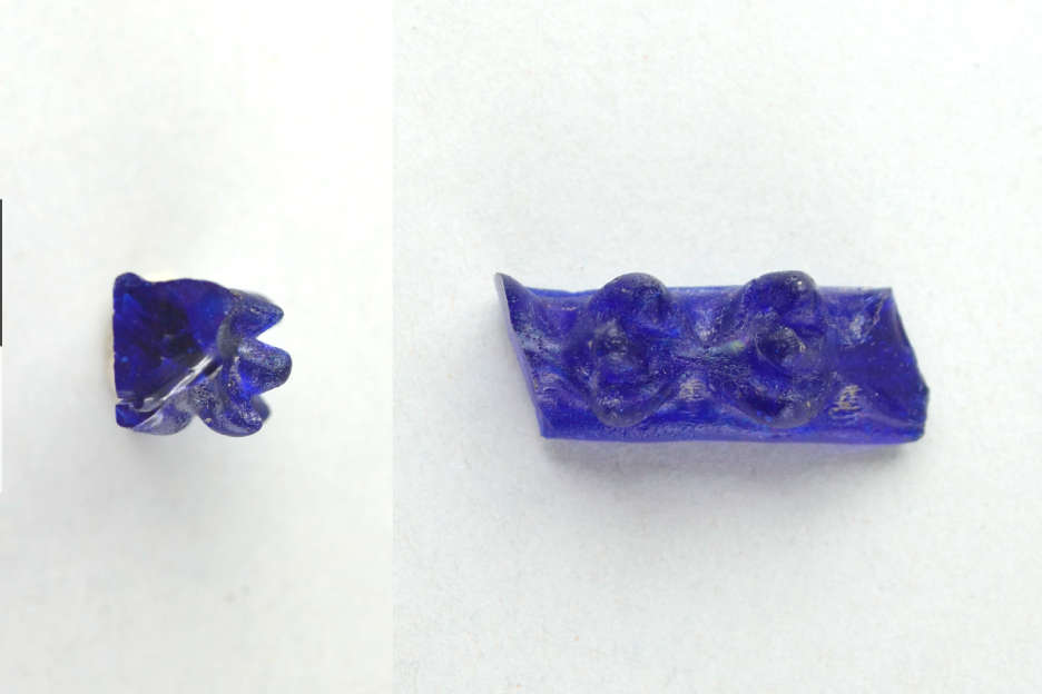 Dieses kleine blaue Stück Glas gehörte ursprünglich zu einem Armreif