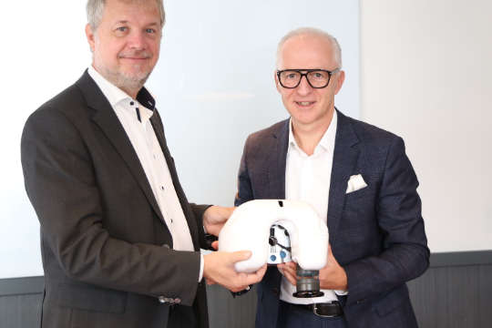 Gerhard Christiner, APG-Vorstandssprecher 

Aleš Prešern, Geschäftsführer Siemens Energy Austria GmbH 