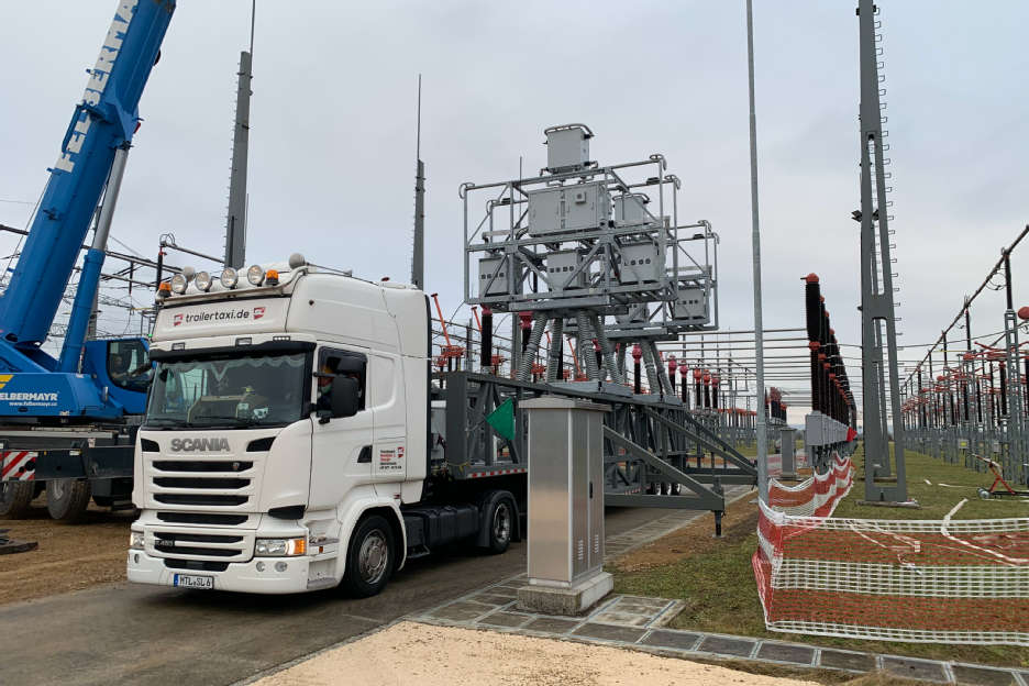 APG is testing the mobile modular power flow control (MPFC) technology for the first time as a prototype on a 220kV line of a substation.