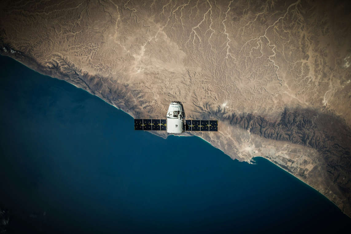 spacex-VBNb52J8Trk-unsplash.jpg