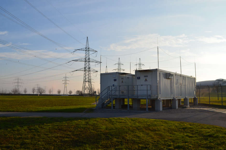 An intelligent 1MW/500kWh battery storage system